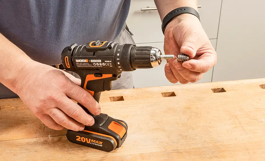 Regal aus Rundholz selber bauen