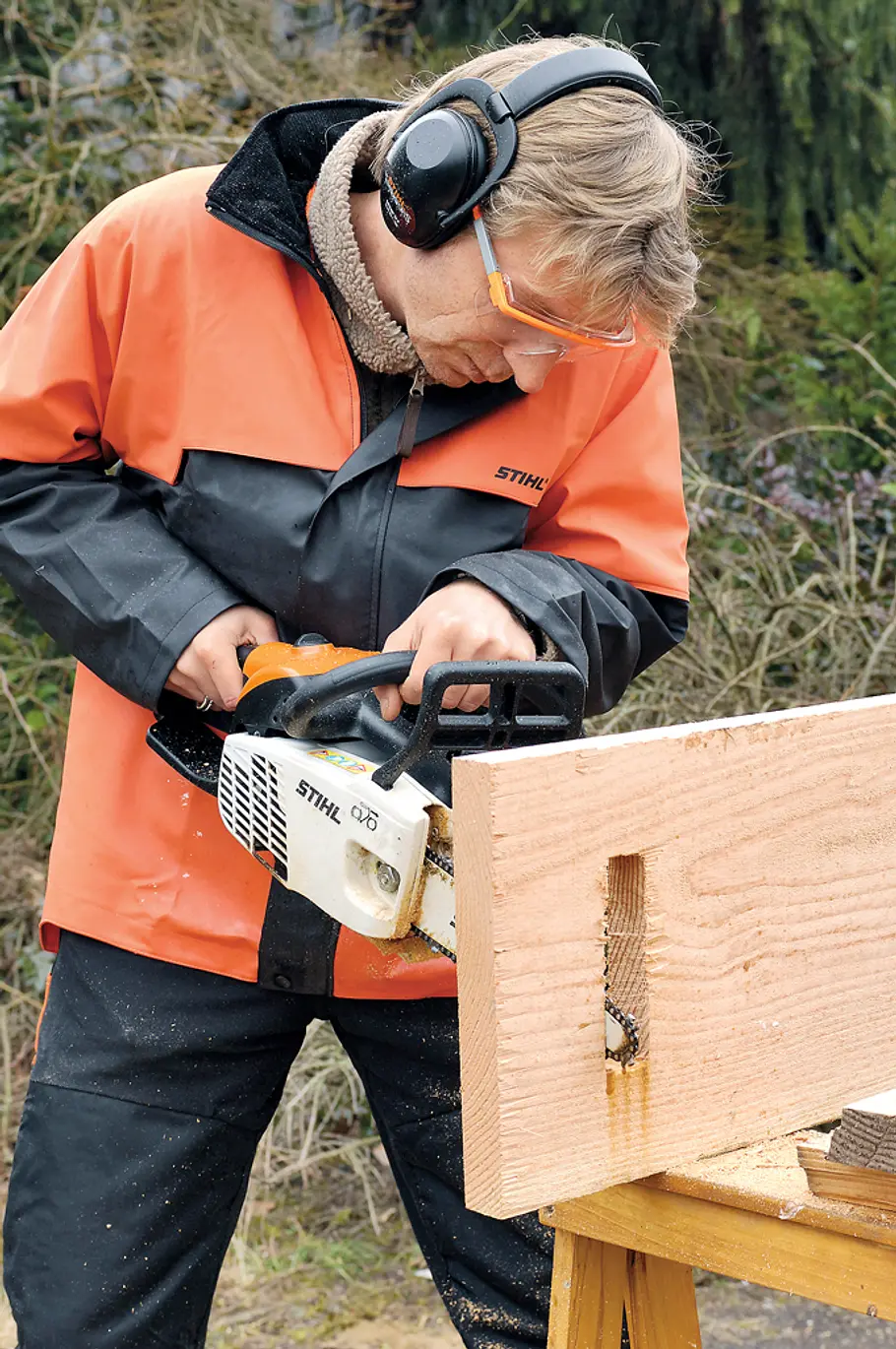 Carving: Bank schnitzen mit der Motorsäge