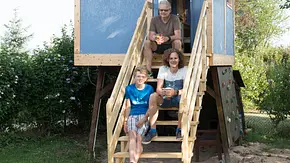 Holztreppe für Spielhaus bauen - Foto: sidm/CK, KEH Holztreppe für Spielhaus bauen - Foto: sidm/CK, KEH