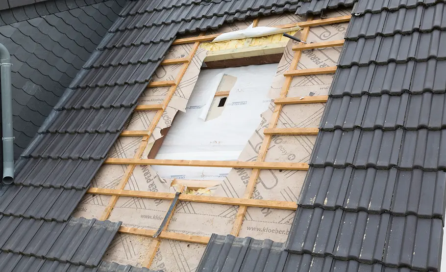 Velux Dachfenster mit Verdunkelungsrollo einbauen