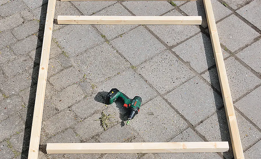 Wäsche aufhängen im Garten