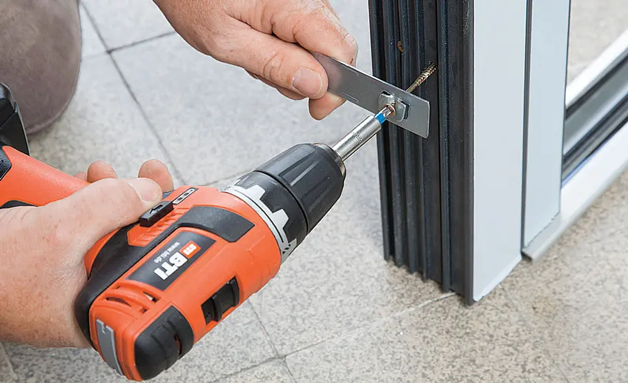 Haustür aus Aluminium einbauen