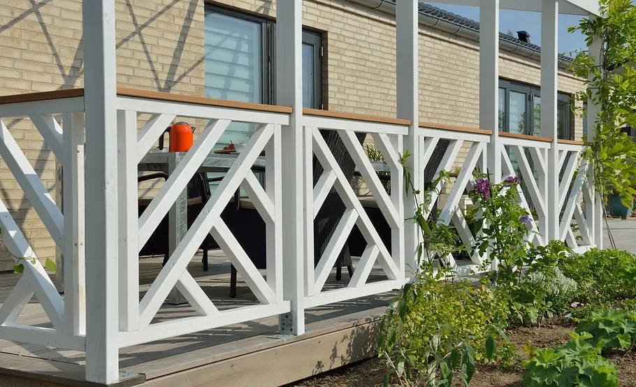 Luftige Pergola aus Holz selber bauen