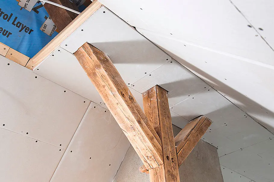 Dachstuhl mit Trockenbauplatten verkleiden