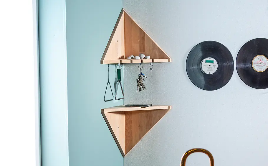 Kleines Regal für Ecke bauen