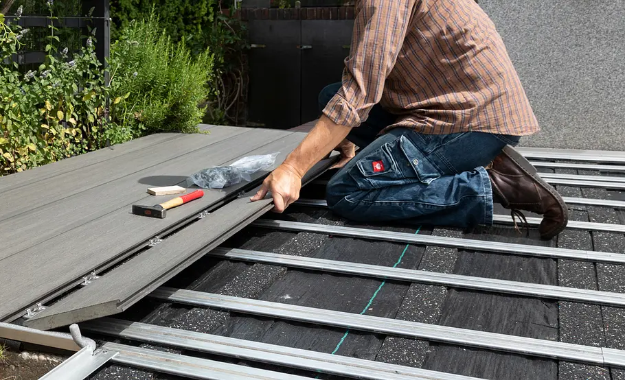 Terrassensanierung: WPC-Dielen verlegen