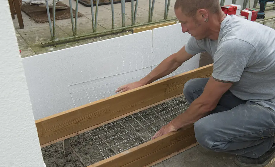 Treppe vor der Haustür betonieren