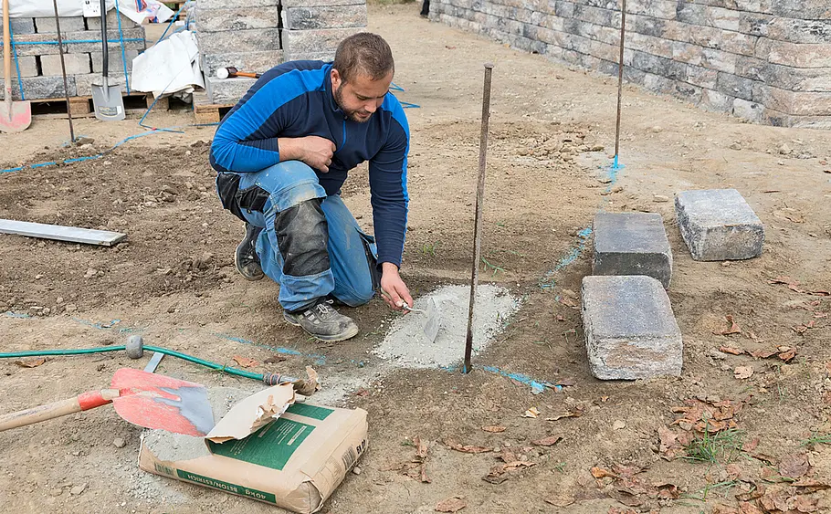 Stufen-Hochbeet aus Betonsteinen mauern