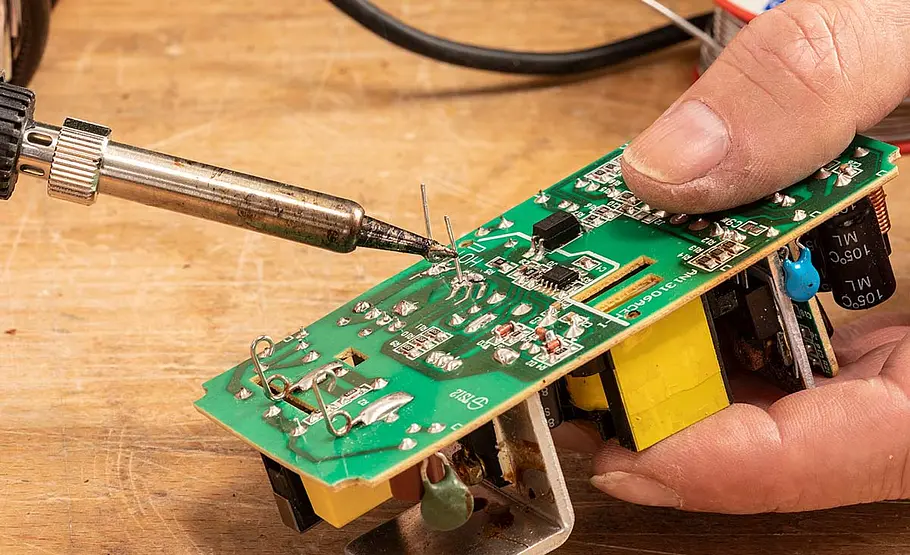 Ladegerät reparieren