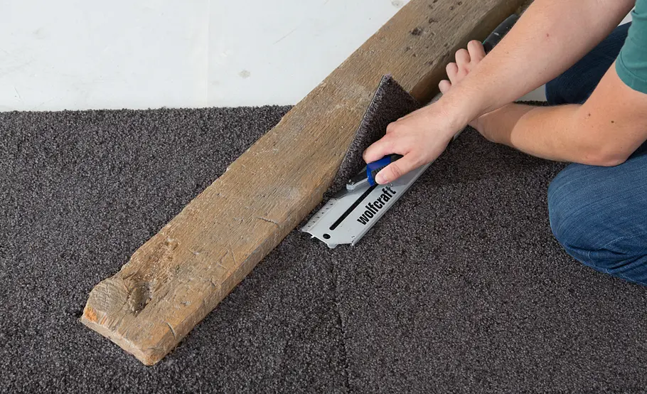 Teppichfliesen verlegen ohne Klebeband