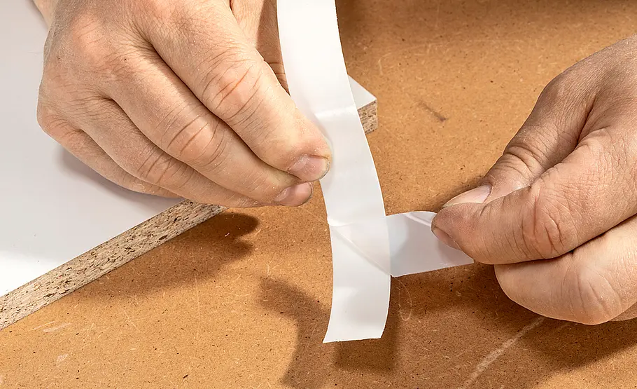 Kanten mit Schmelzkleber umleimen