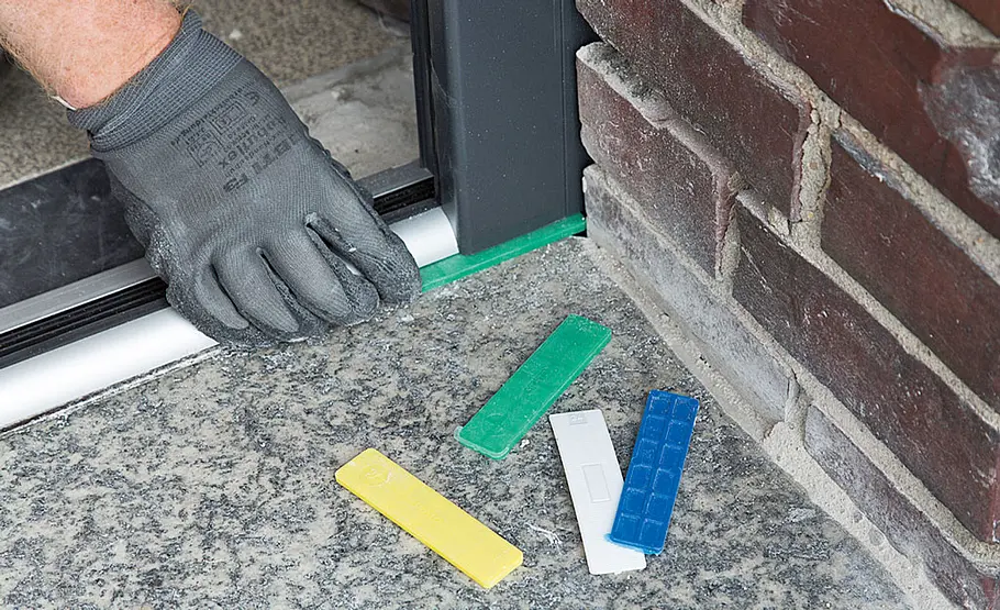 Haustür aus Aluminium einbauen