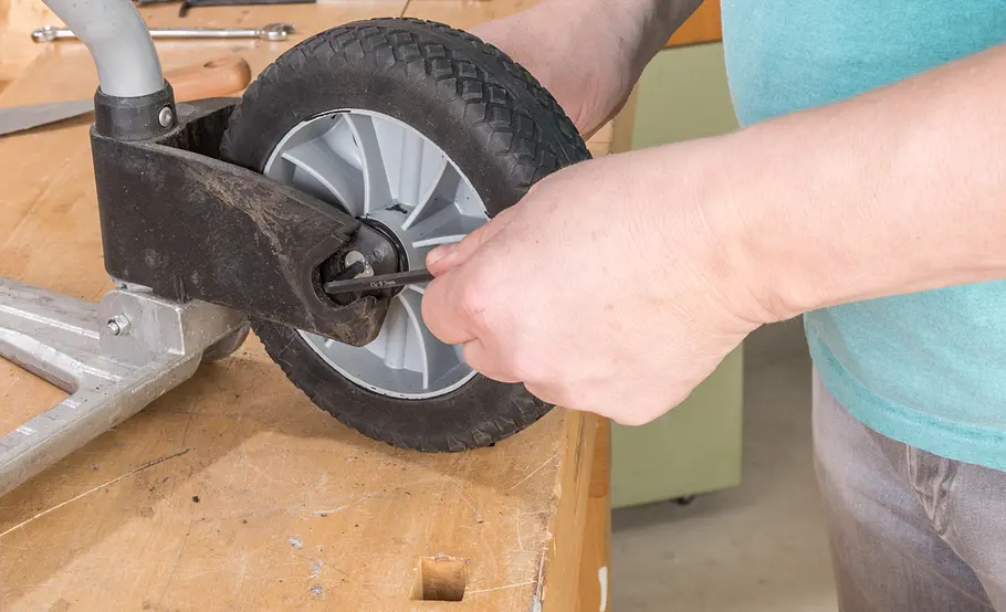 Sackkarre reparieren: Rad wechseln