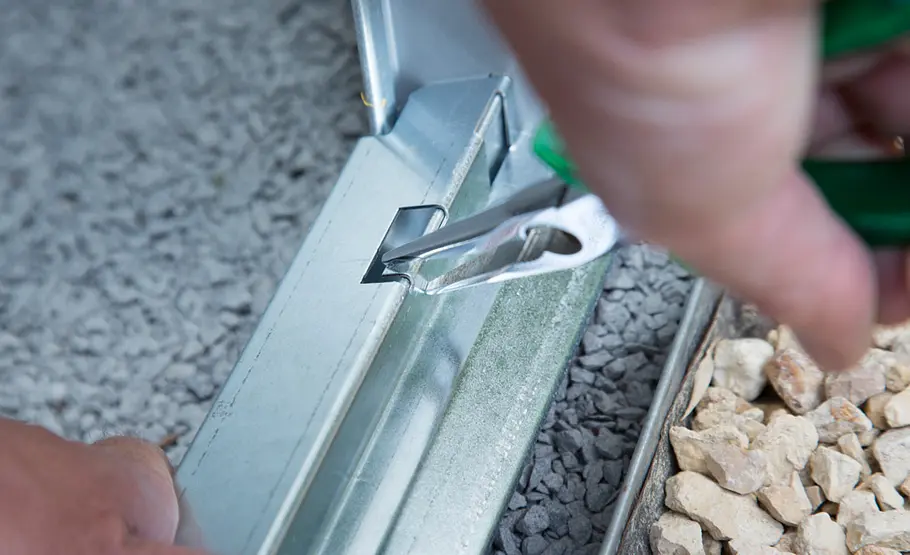 Metall-Gerätehaus selber bauen