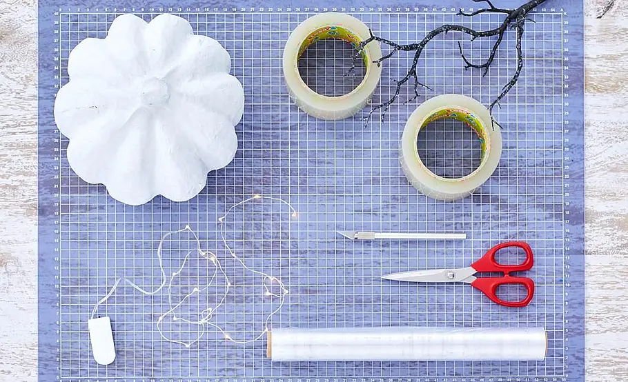 Kürbislaterne basteln: Materialien