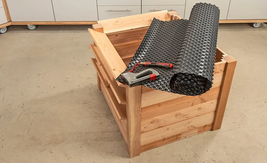 Kleines Hochbeet für den Balkon bauen