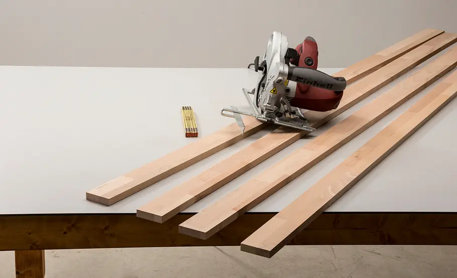 Verschiebbarer Kleiderschrank für unter die Dachschräge bauen