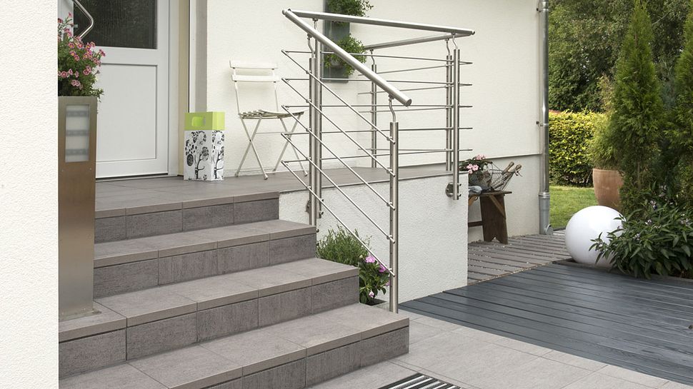Treppe vor der Haustür betonieren - Foto: Living Art