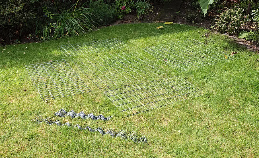 Terrasse mit Stufen in den Garten