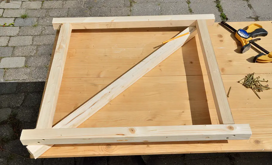 Luftige Pergola aus Holz selber bauen