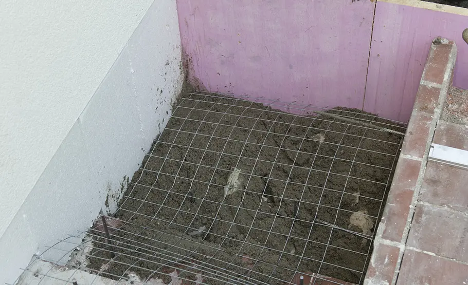 Treppe vor der Haustür betonieren