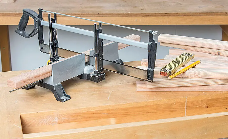 Praktisches Holzregal für den Garten selber bauen