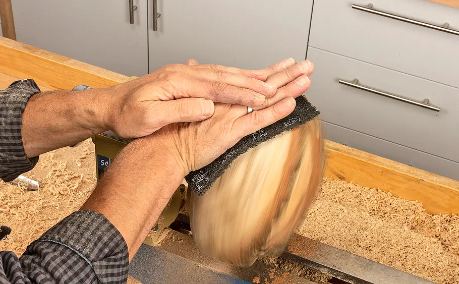 Anleitung: Holzschüssel aus Baumstamm drechseln