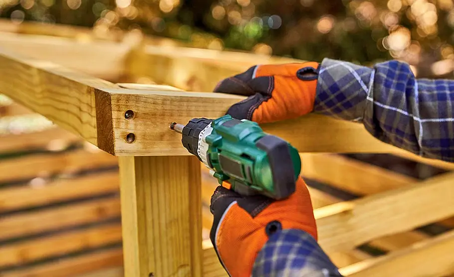 Holzlager bauen Brennholzunterstand bauen