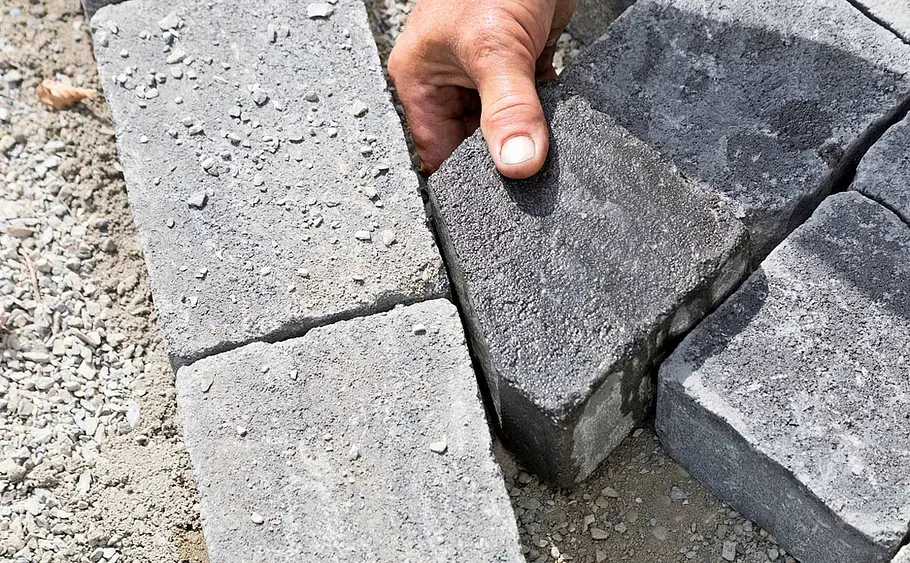 Weg zum Haus pflastern