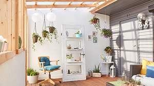 Upcycling: Blumenregal aus alter Holztür bauen - Foto: Hersteller / Bosch Home & Garden
