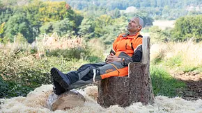 Sessel aus Baumstamm - Foto: sidm / MMM, CK Sessel aus Baumstamm - Foto: sidm / MMM, CK
