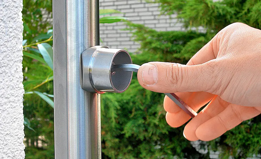 Geländer an Hochterrasse montieren