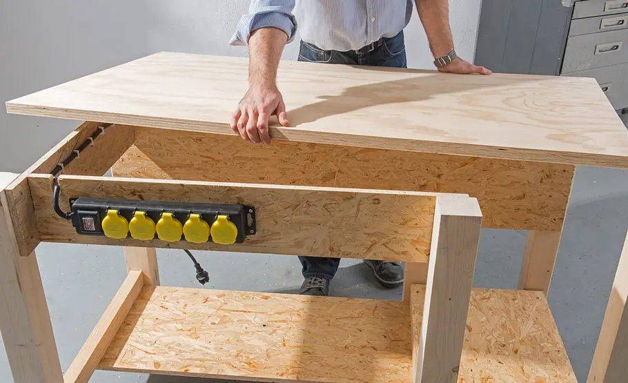 Werkbank mit Werkzeughalter