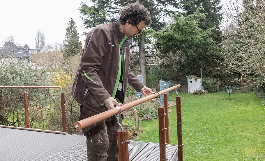 Hochterrasse aus Holz – Geländer