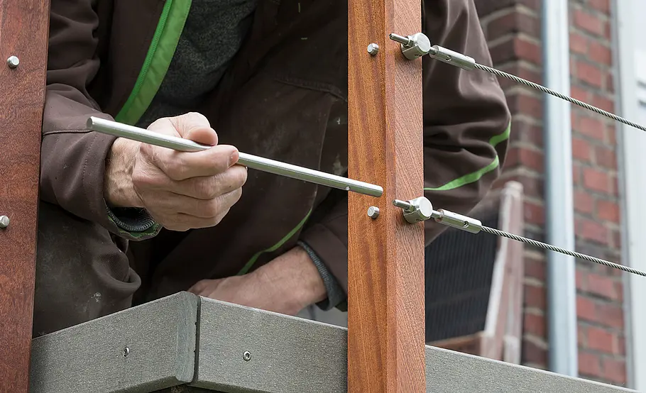 Hochterrasse aus Holz – Geländer