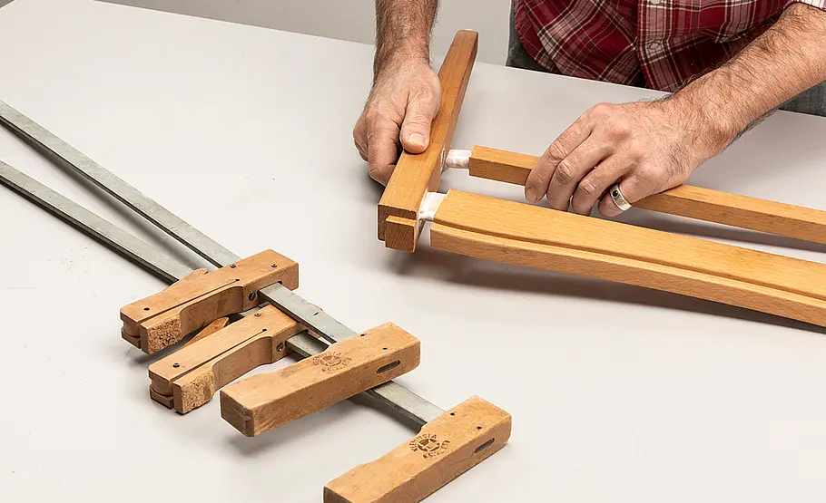 Holzstuhl reparieren