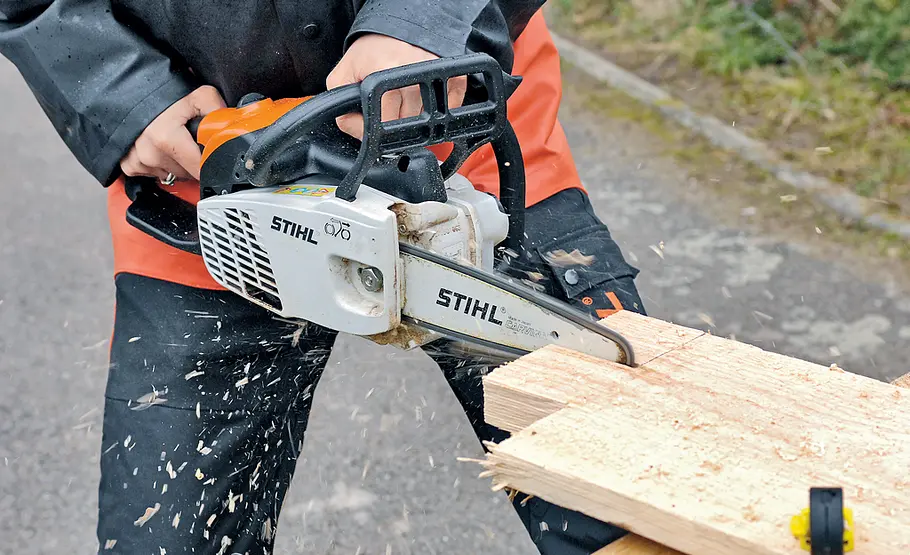 Carving: Bank schnitzen mit der Motorsäge
