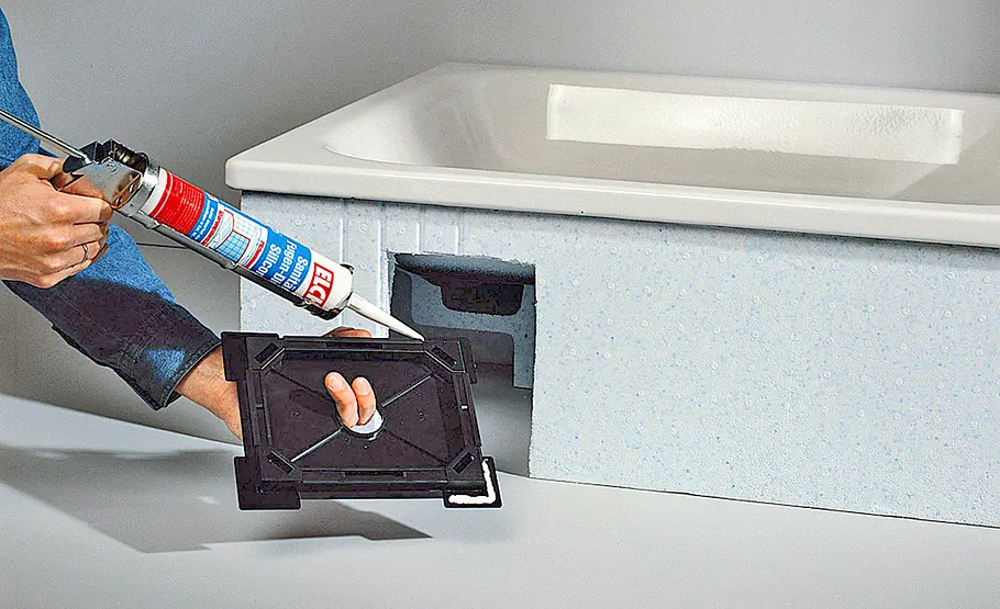 Revisionsklappe in der Badewanne montieren