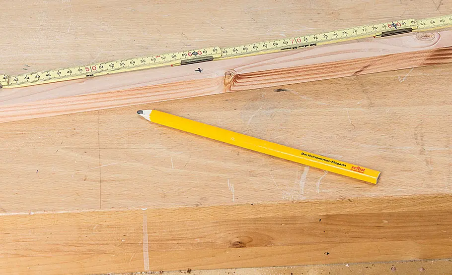 Praktisches Holzregal für den Garten selber bauen
