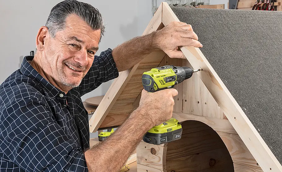 Outdoor Hundehaus mit Dach bauen