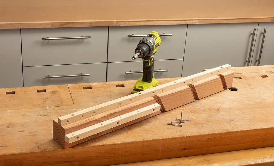 Kleines Hochbeet für den Balkon bauen