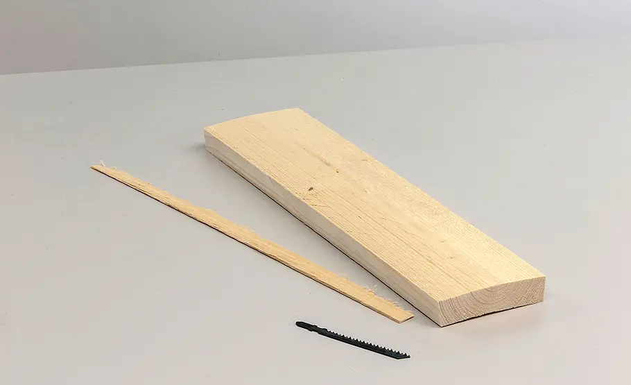 Sägerauen Holzstuhl bauen