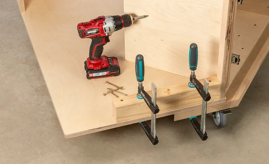 Werkstattschrank mit Maschinenrondell bauen