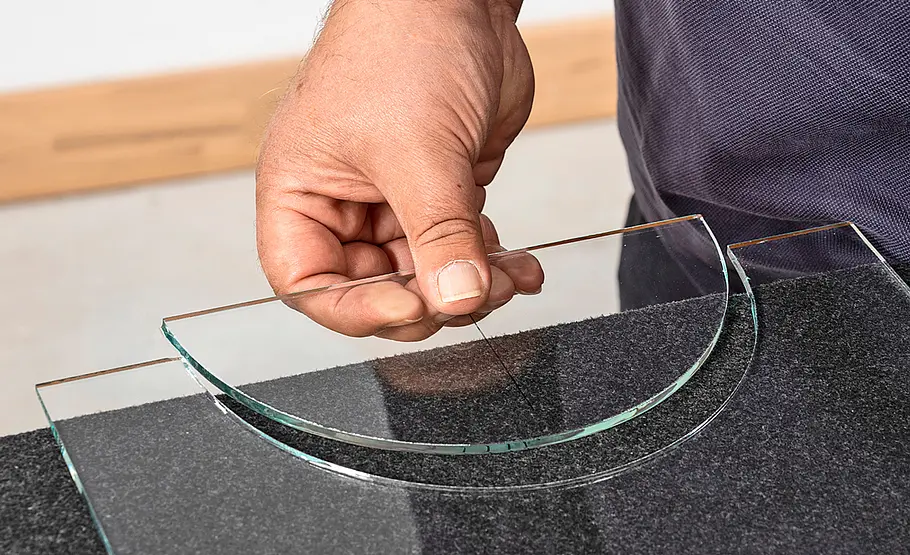 Glas-Durchbruch: Halbkreis