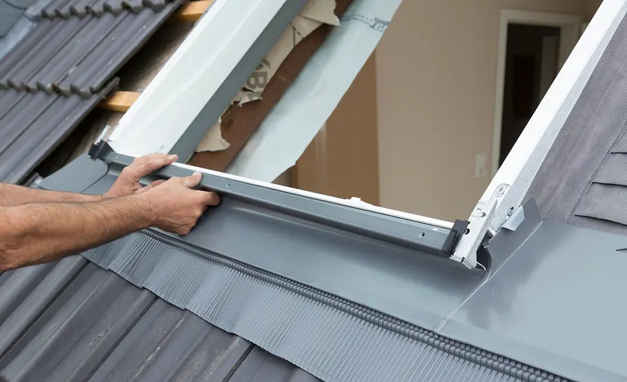 Velux Dachfenster mit Verdunkelungsrollo einbauen
