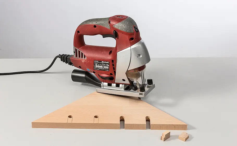 Kleines Regal für Ecke bauen
