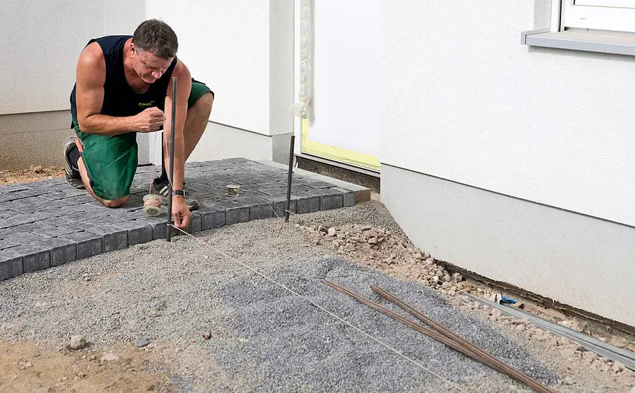 Weg zum Haus pflastern