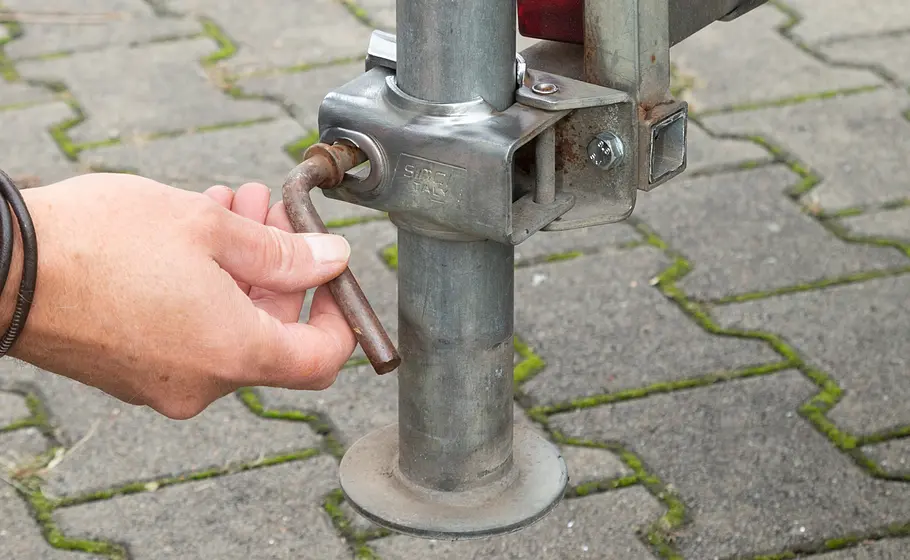 Anhänger-Stützen reparieren