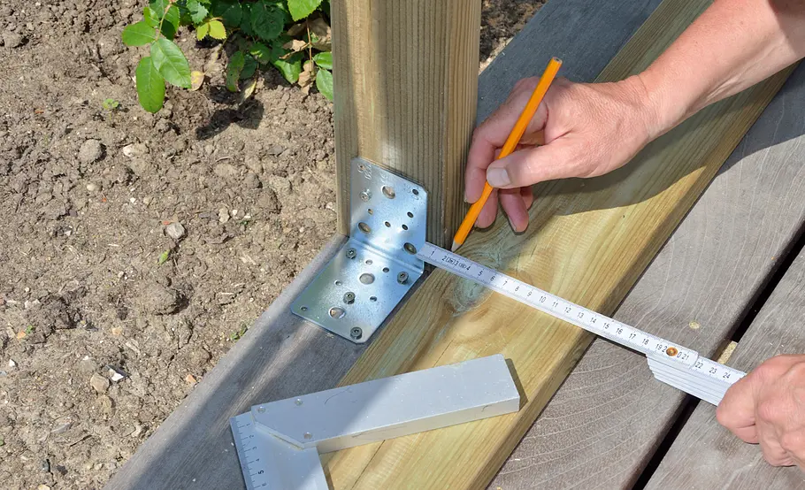 Luftige Pergola aus Holz selber bauen