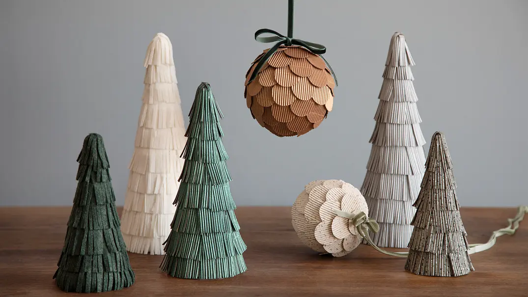 Baumschmuck aus Wellpappe basteln - Foto: Hersteller / Sostrene Grene Baumschmuck aus Wellpappe basteln - Foto: Hersteller / Sostrene Grene